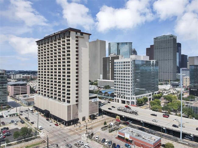 Foto del edificio - 2016 Main St