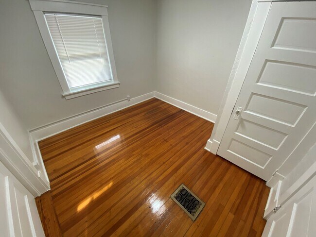Building Photo - Spacious 3 Bedroom Townhome in Field Club