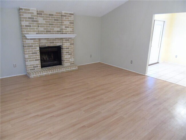 Building Photo - 11108 Applewood Dr