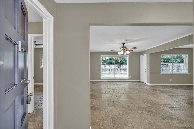 Foto del edificio - 4031 Hermitage Hollow Ln