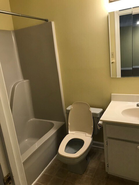Building Photo - Maryville 37803 - 3 bedroom condo with bon...