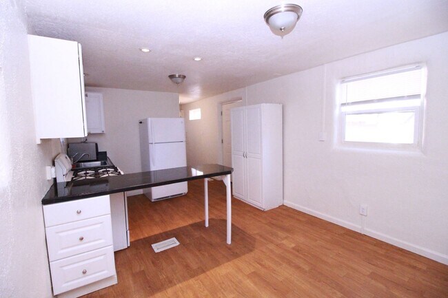 Building Photo - 2406 W Vermijo Ave