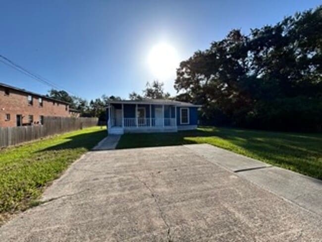 Building Photo - 212 Lawler Ave