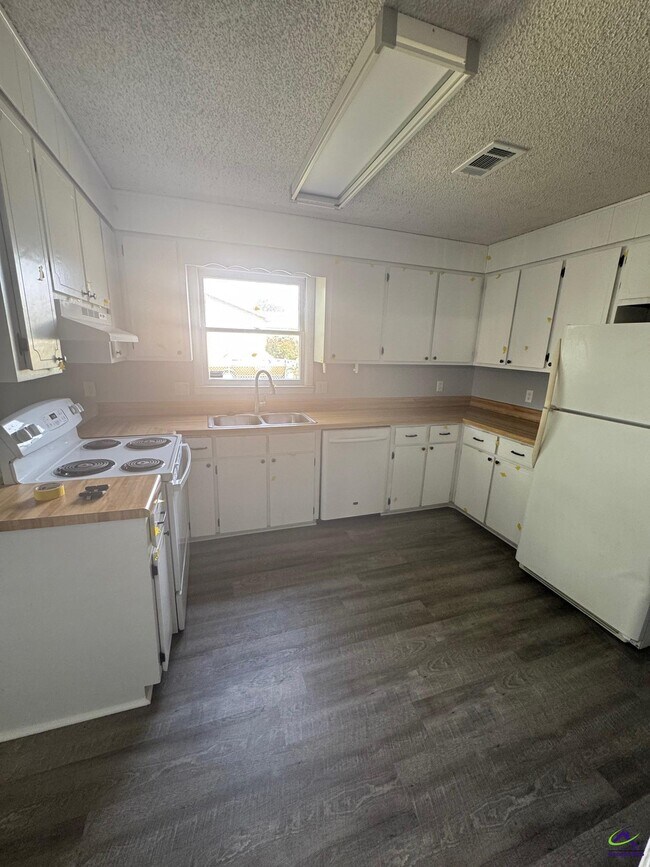 Foto del edificio - 700 Fieldstone Rd