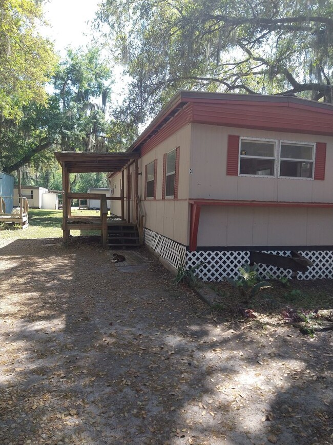 Building Photo - 2 bedroom 1 bath mobile home