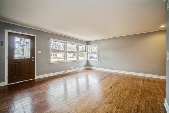Building Photo - 1109 Whitfield Rd
