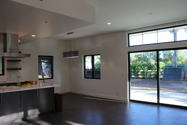 Building Photo - 1220 Rancho Dr