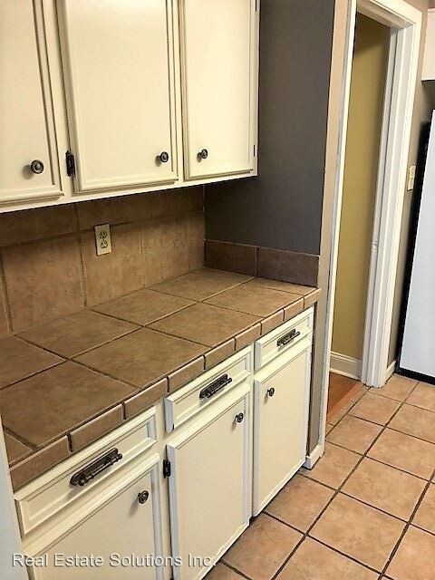 Building Photo - 550 Woodland Hills Pl
