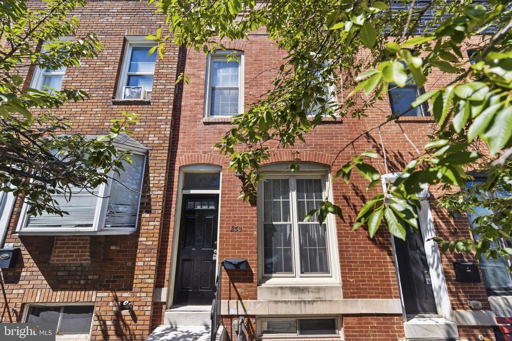 Primary Photo - 250 S Highland Ave