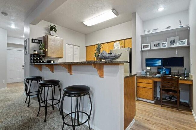 Área de barra de cocina - 22855 E Country Vista Dr #292