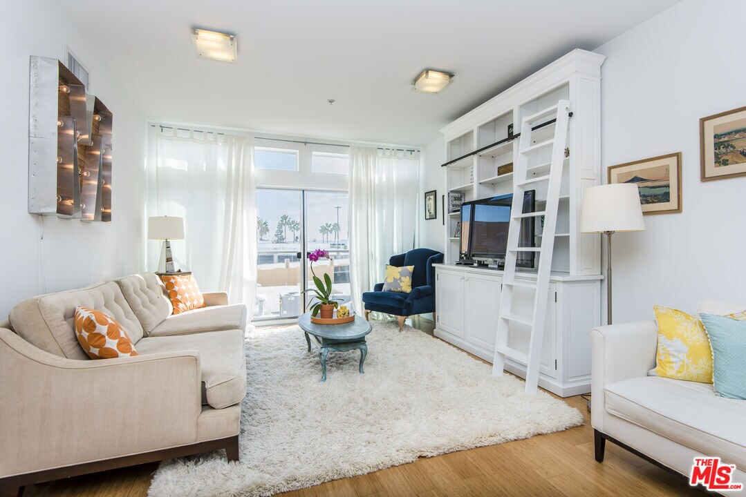 Foto principal - 4215 Glencoe Ave