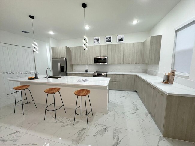 Foto del edificio - 4458 SW 122nd Wy