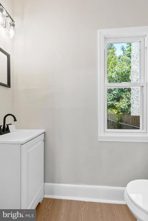 Building Photo - 35 E Collom St