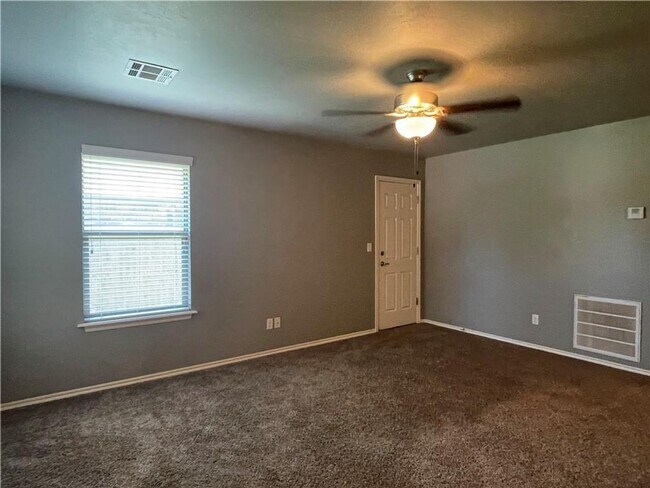 Foto del edificio - Lovely 3 Bedroom 2 Bath Home in Moore Schools