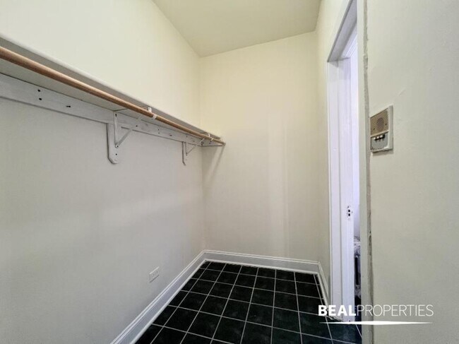 Building Photo - 0 bedroom in CHICAGO IL 60625