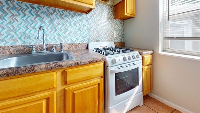 Foto del edificio - 4910 Lancaster Ave