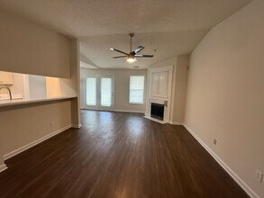 Building Photo - 715 Clearwater Ct