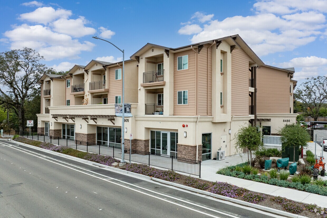 Foto principal - Redwood Views Apartments