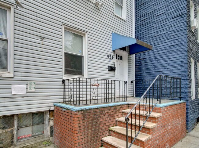 Building Photo - 521 38th St