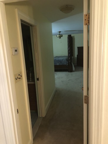 Master bedroom with bathroom - 38 Braemoor Rd