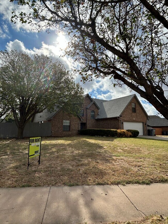 Building Photo - 4-bedroom AVAILABLE NOW in the BISHOP SCHO...