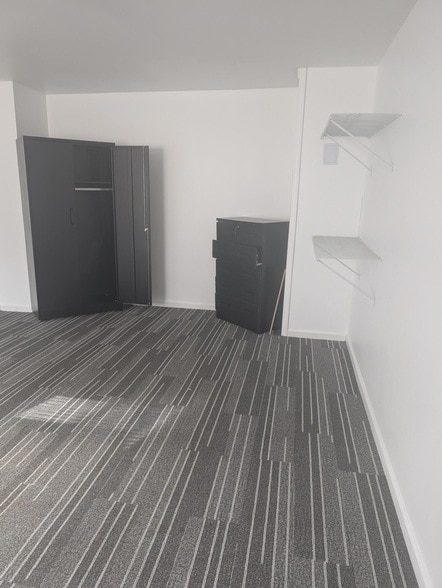 Foto del edificio - 25911 Michigan Ave