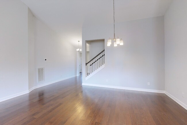 Building Photo - 321 Twelve Oaks Ln