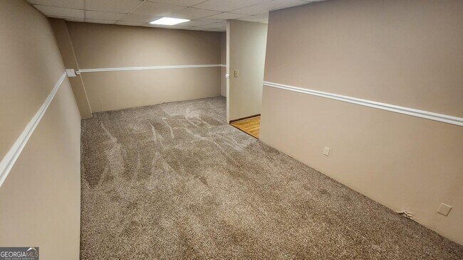 Foto del edificio - 263 Russell Dr