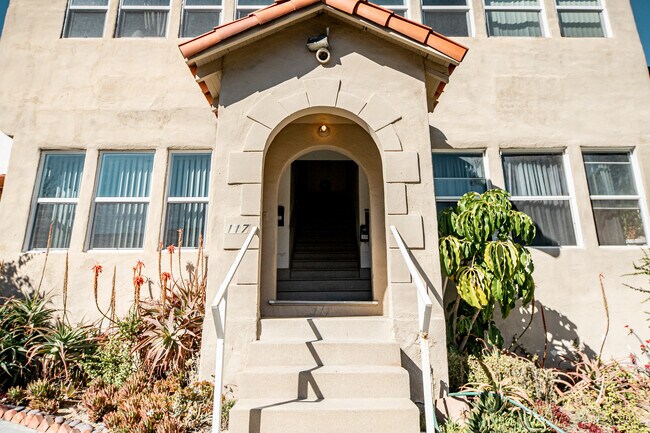 Building Photo - 117 Paloma Ave