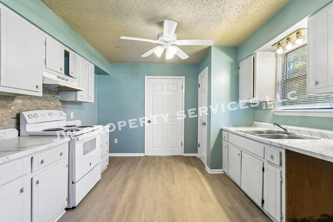 Building Photo - 206 Sunset Dr