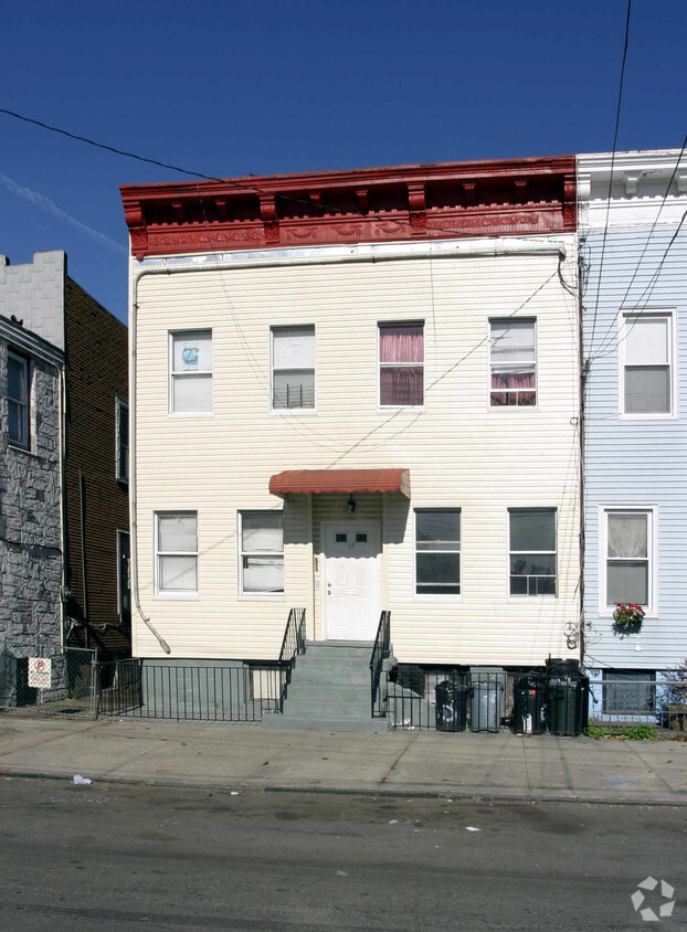 Primary Photo - 47 Hill St