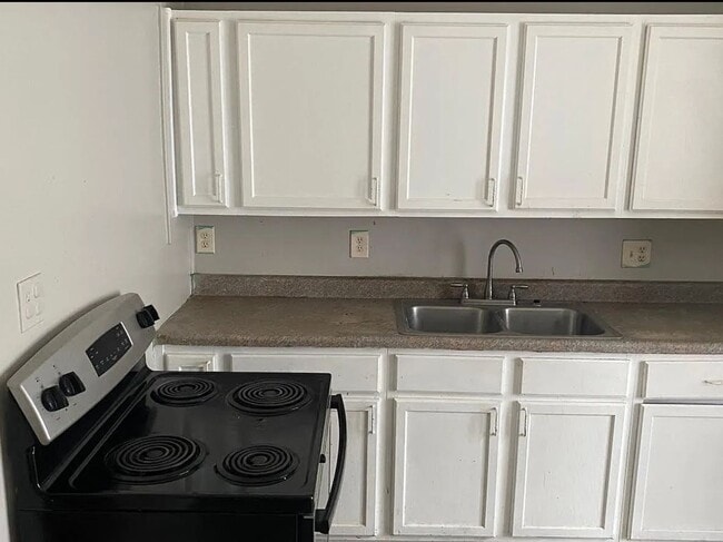Building Photo - 3 bed 1.5 bath House