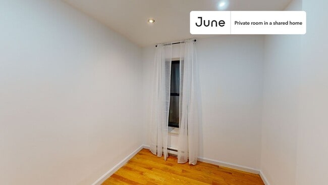 Building Photo - Room in Shared 6 bed/3 bath home
