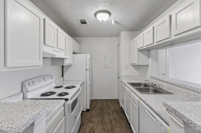 Building Photo - Forest Park