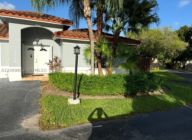 Foto del edificio - 5758 NW 97th Pl