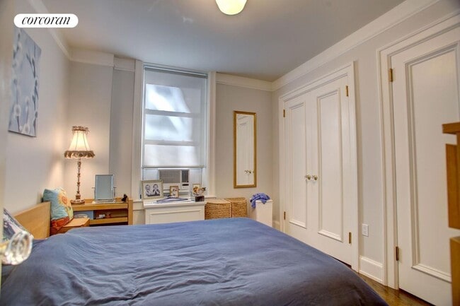 Building Photo - 250 W 104th St