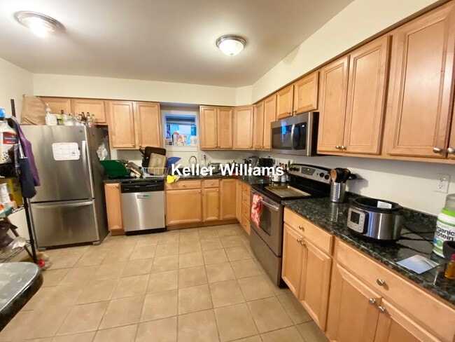 Building Photo - 3 Douglas St