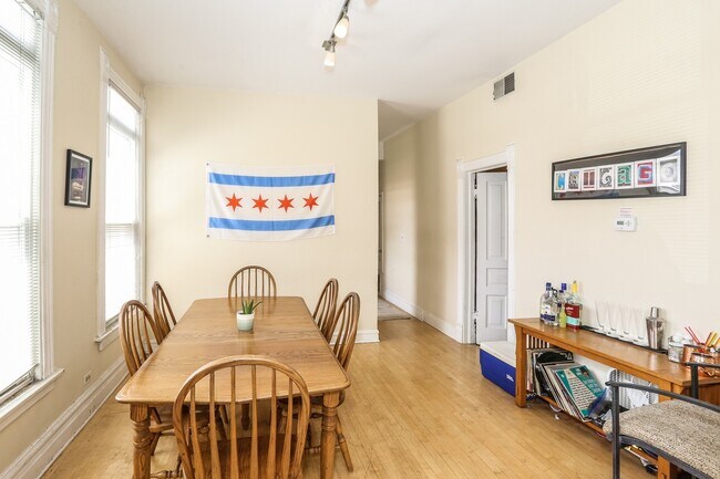 Foto del edificio - 3212 N Kenmore Ave