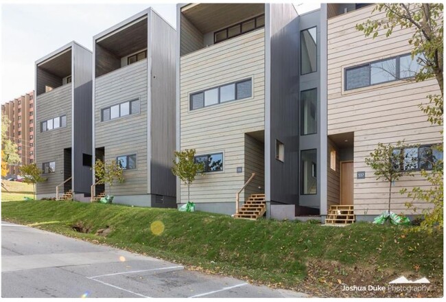 Foto del edificio - 535 W Meadow St