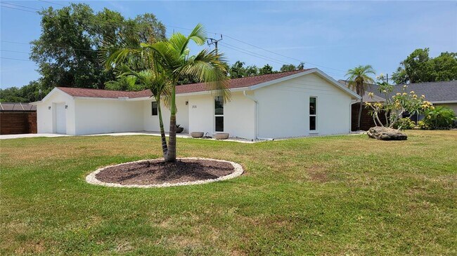 Building Photo - 2920 Gulf Gate Dr