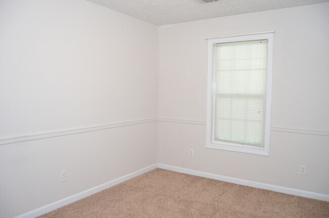 Building Photo - Available Now! Move in Ready!