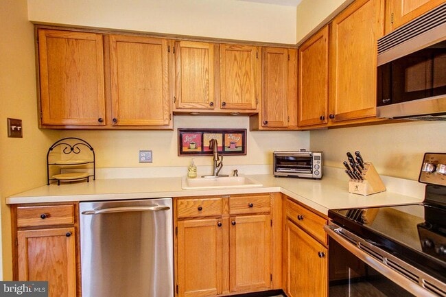 Building Photo - 686 Woodspring Dr