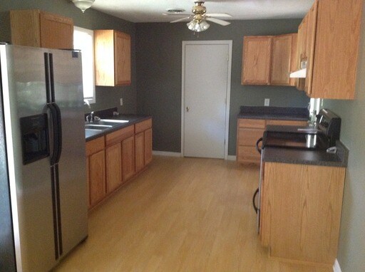 Building Photo - 698 Crestlyn Dr