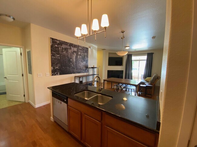 Building Photo - Park Hill 2 Bedroom 2 Bath Condo