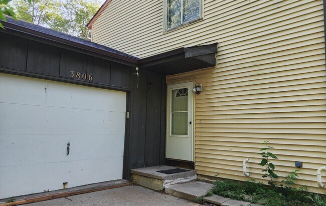 Building Photo - 3806 Sunbrook Rd