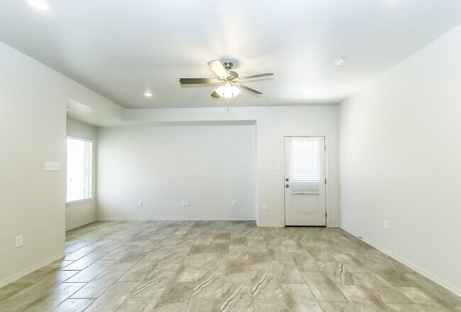 Building Photo - Gorgeous, 3 Bedroom Duplex in Frenship ISD!