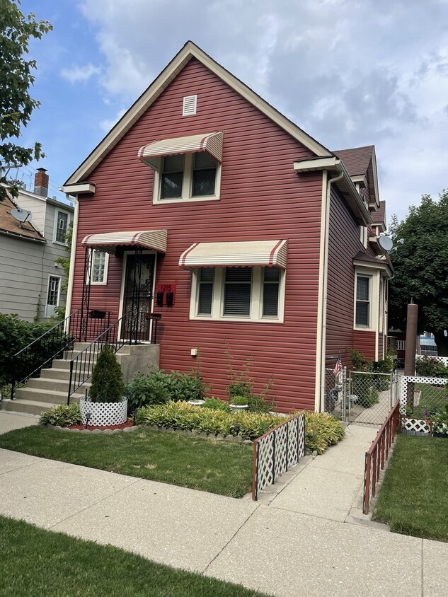 1215 Clarence Ave Unit 2, Berwyn, IL 60402 Condo for Rent in Berwyn