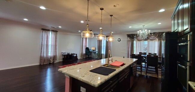 Building Photo - 20 Bauer Ln
