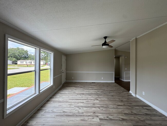 Building Photo - Beautifully Updated 3 Bed 2 Bath Home with...