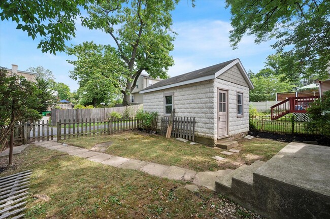 Building Photo - Lovely 3 bedroom 1.5 bath home available i...